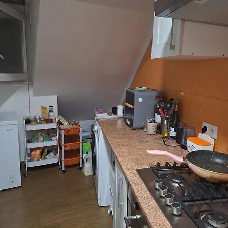 1 Suite- *