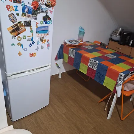 1 Suite- *